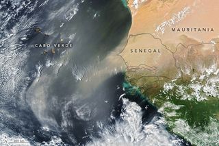 El Norte de África arroja polvo hacia el Atlántico