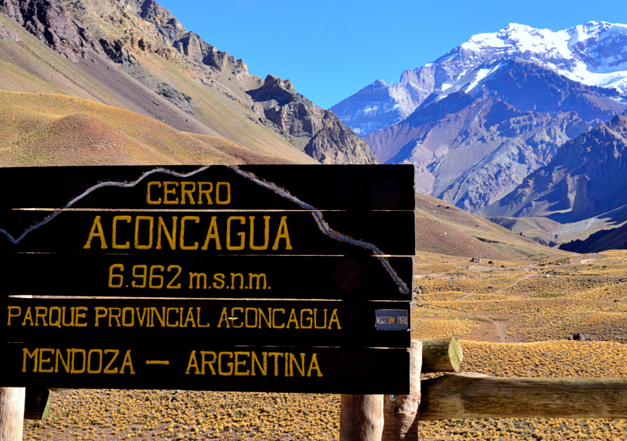 Con cumbre a 6.962 msnm, el Aconcagua es el cerro más alto de América.