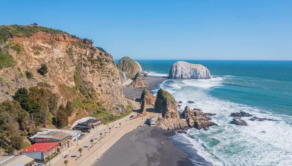 La Piedra de la Iglesia es una de las principales postales de Constitución.