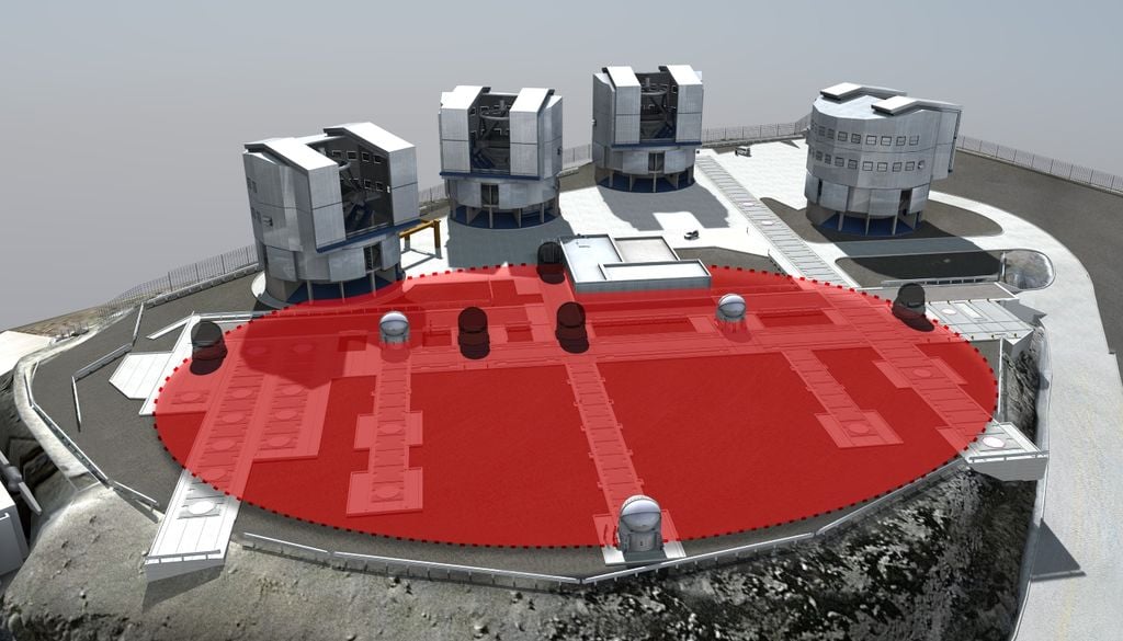 La luz captada solo por los telescopios de 1,8 metros que son parte del VLT —instalado en Cerro Paranal, Región de Antofagasta— los astrónomos emplearon los cuatro telescopios auxiliares de 1,8 metros permite simular un telescopio de casi 100 metros de diámetro. Crédito: ESO