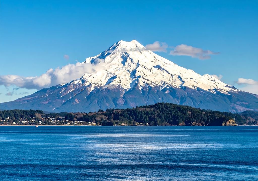 El volcán Villarrica es uno de los vigilados constantemente con termografía infrarroja.