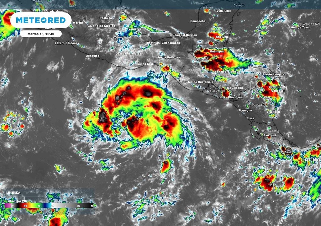 La imagen satelital, muestra la nubosidad convectiva asociada a la circulación de Trudy como tormenta tropical.