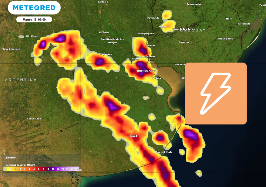 El país bajo múltiples alertas meteorológicas por tormentas, ráfagas y descenso de la temperatura en estas regiones. Mapa: densidad de rayos durante la mañana del martes 17, modelo ECMWF.