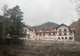 El paraíso que combina pumas, guanacos y el hotel más famoso de Argentina donde nadie puede quedarse a dormir