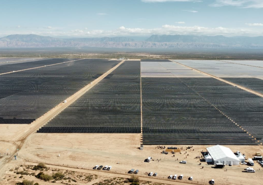 El parque posee una capacidad instalada de 305 MW, suficiente para abastecer el consumo eléctrico de más de 233.000 hogares. Foto: Gobierno de Mendoza.