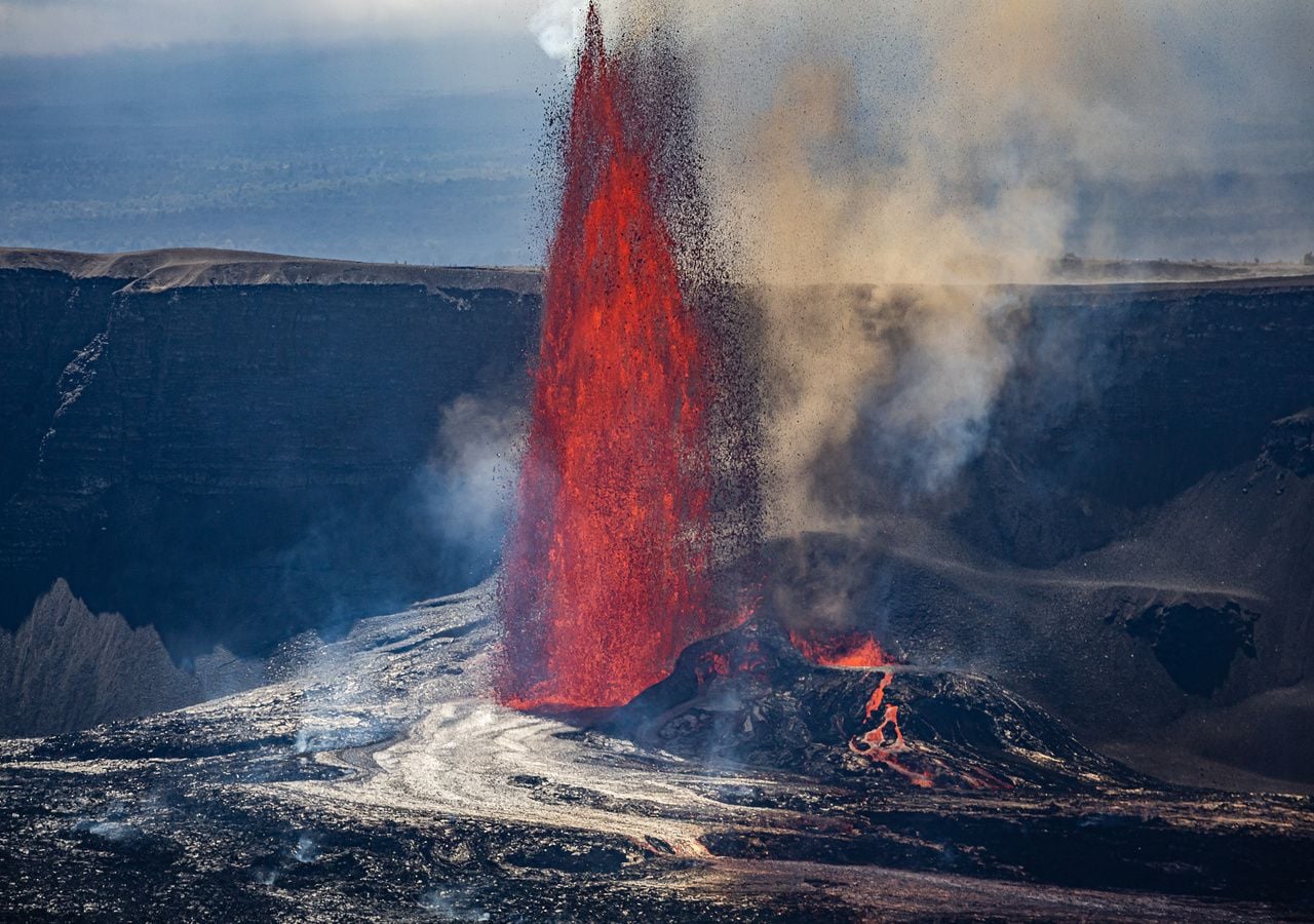 El Parque Nacional de los Volcanes de Hawái tiene una extensión aproximada de unos 1.350 km², lo que lo convierte en uno de los parques nacionales más grandes de Estados Unidos.