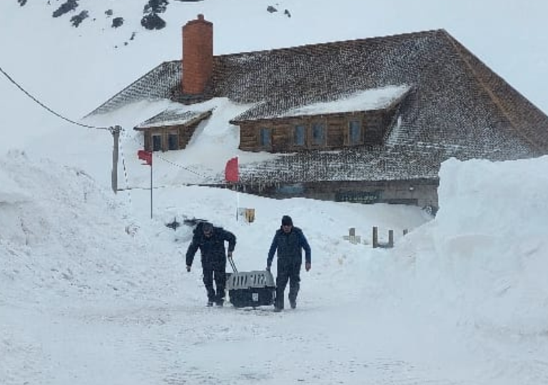 El Paso a Chile ya lleva un mes cerrado por el temporal de nieve: hasta cu&aacute;ndo seguir&aacute; y c&oacute;mo se vive en Alta Monta&ntilde;a