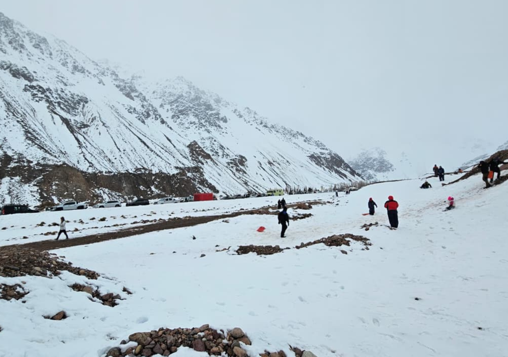 Temporal Nevada Mendoza El fin de semana pasado hubo movimiento turístico en los centros de esquí, pero no alcanzó para mejorar el panorama. Foto: X @VALLEOVA