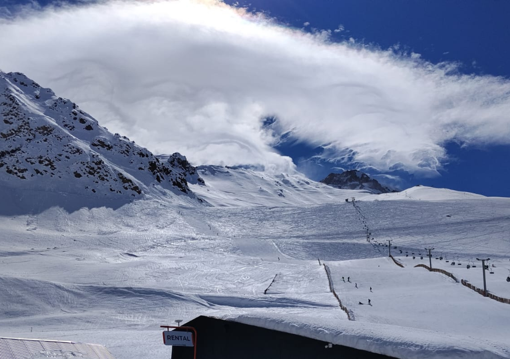 Temporal Nevada Mendoza Sin fecha oficial de reapertura, se estima que recién entre el 19 y 20 de agosto volvería a abrir el Paso a Chile. Foto: X @VALLEOVA