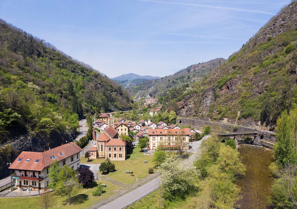 Poblado Minero de Bustiello, en Asturias Poblado Minero de Bustiello, en Asturias