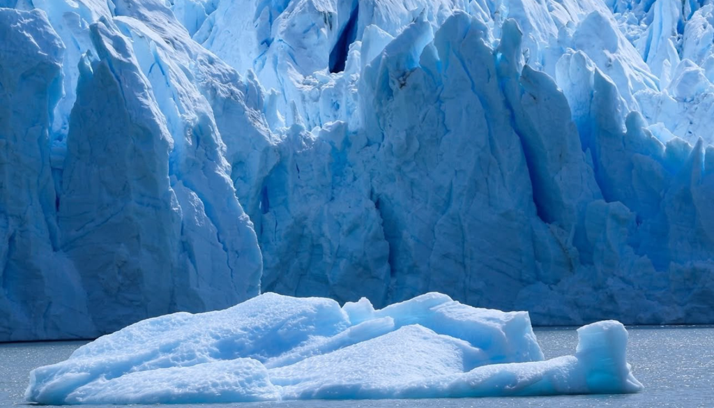 Glaciar Perito Moreno Expertos adviertieron que el verano 2022-2023 fue excepcionalmente cálido, por lo que extrapolar ese comportamiento podría sobredimensionar la velocidad del retroceso. Foto: X @RespiraArg