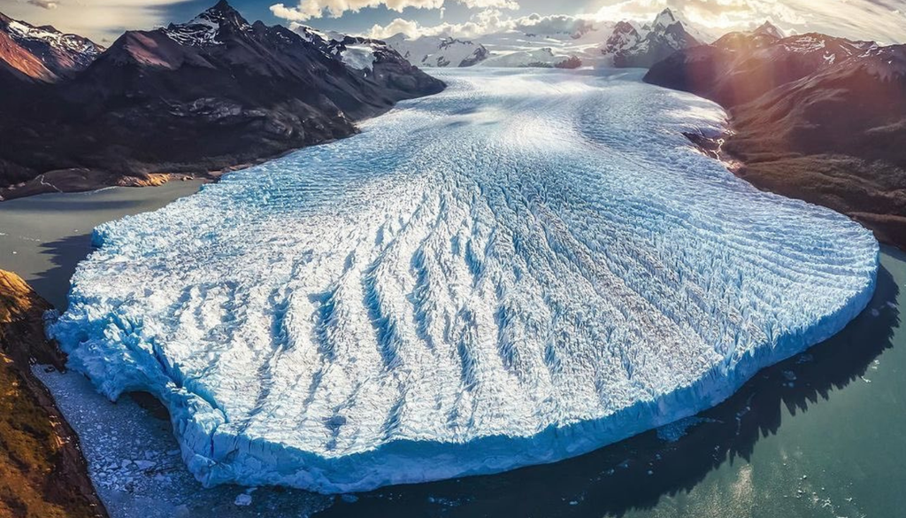 Glaciar Perito Moreno La tasa de descenso de la superficie frontal del glaciar pasó de 0,34 metros anuales entre 2000 y 2019 a hasta 5,5 metros por año entre 2019 y 2024. Foto: X @argentinapatago