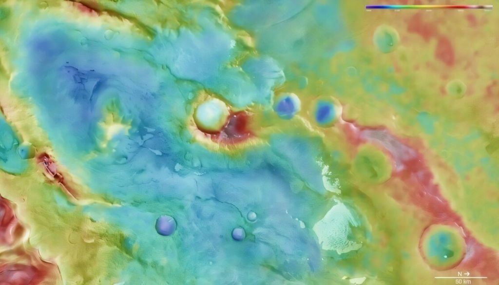 Este mapa topográfico de la región muestra la altura de Thyles Rupes, que supera el 1 km. Crédito: ESA/DLR/FU Berlin Este mapa topográfico de la región muestra la altura de Thyles Rupes, que supera el 1 km. Crédito: ESA/DLR/FU Berlin.