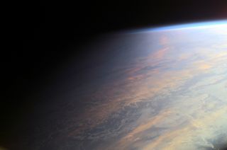 El planeta Tierra en el crepúsculo
