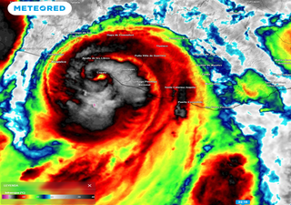 El poderoso huracán John de categoría 3 toca tierra cerca de Copala, en el estado de Guerrero