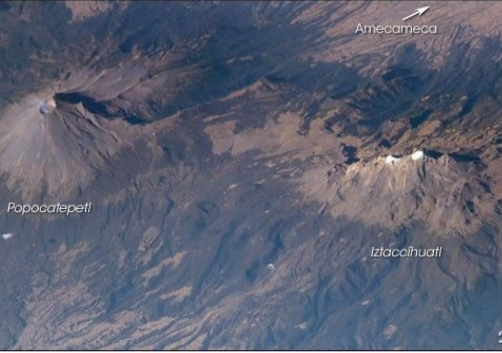 Volcanes desde las alturas. Imagen tomada de NASA Science.