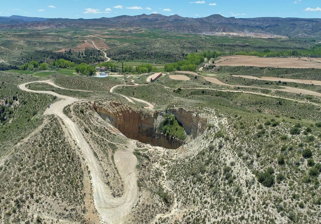 Sima de San Pedro en Oliete (Teruel), una maravilla de la naturaleza en medio de un territorio calizo.
