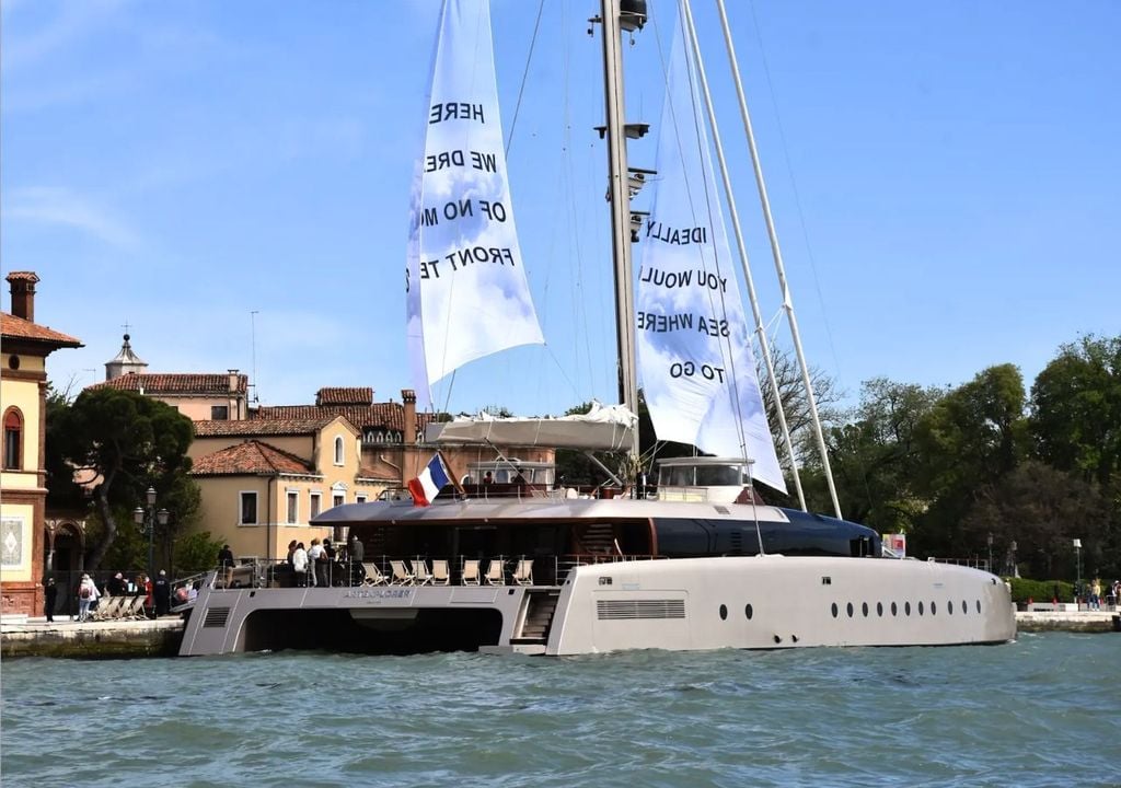 Un proyecto itinerante de arte inmersivo que surca mares y océanos Un proyecto itinerante que surca mares y océanos llevando arte inmersivo a cada puerto