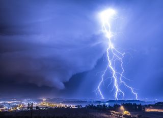 El pron&oacute;stico del tiempo hasta el domingo: aire polar y frente fr&iacute;o traer&aacute;n tormentas, granizadas y disminuci&oacute;n t&eacute;rmica