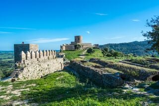 El pueblo blanco más infravalorado de Andalucía: tiene una muralla romano-bizantina y unos paisajes de postal