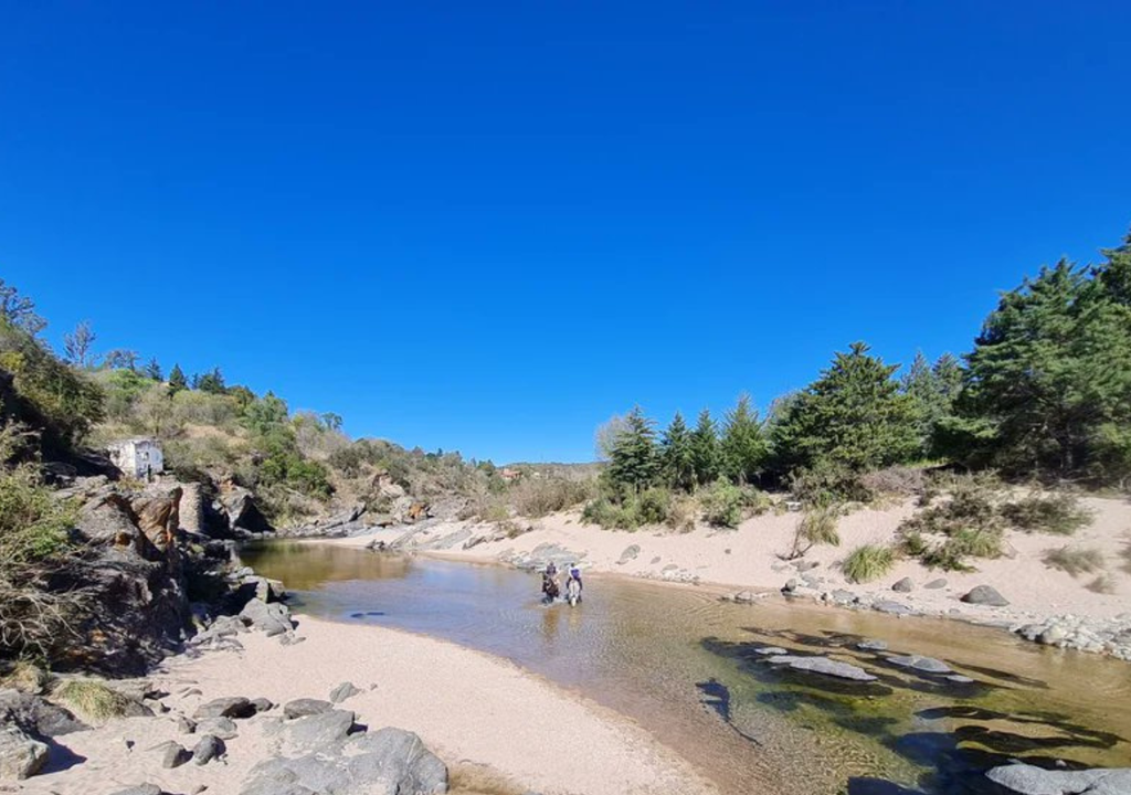 Villa Icho Cruz Córdoba Villa Icho Cruz se encuentra a 45 km de la Ciudad de Córdoba y a casi 750 km de CABA, en el corazón del Valle de Punilla cordobés. Foto: X @cbaintinforma