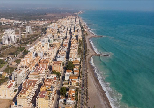 El pueblo de Castellón con playas turquesas, pescado fresco y encanto marinero que no envidia a Peñíscola
