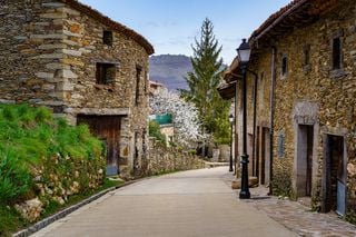 El pueblo de Madrid al que no llega el turismo: La Hiruela, con apenas 65 vecinos y un entorno natural de cuento