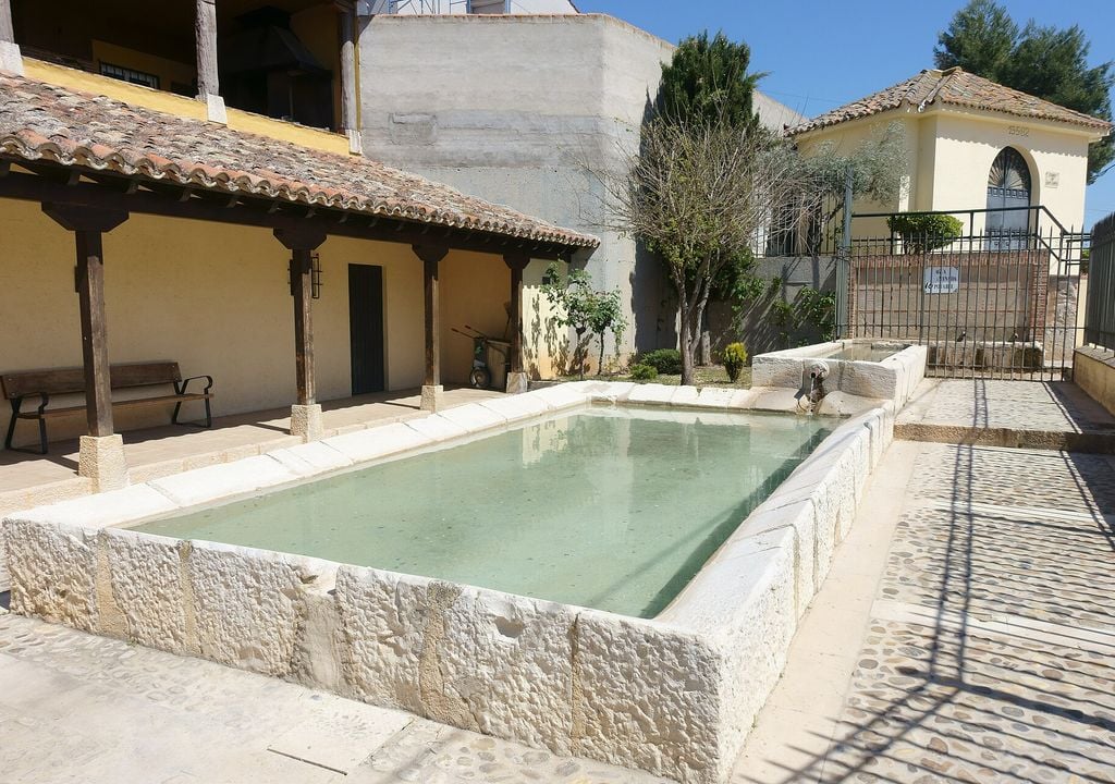 Fuente y lavadero del Pozo Marcos, en Villarejo de Salvanés. Rodelar, Wikimedia Commons.