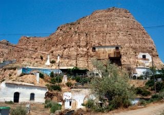 El pueblo español con miles de casas-cueva subterráneas que te trasladará al pasado