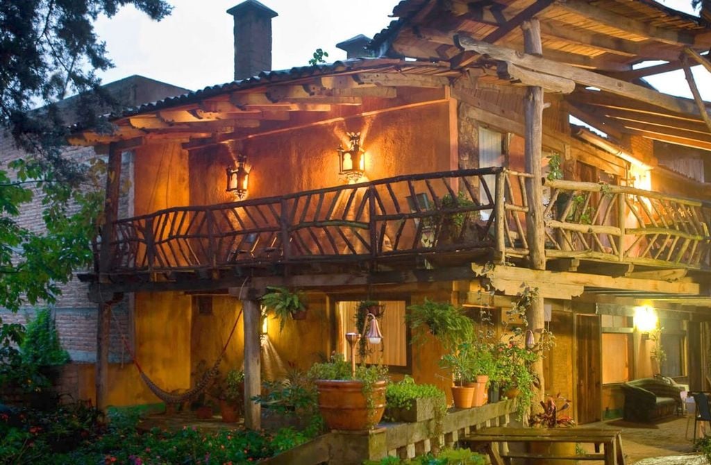 Cientos de cabañas de madera equipadas con chimeneas ofrecen el refugio perfecto para disfrutar del clima fresco. Cortesía Gobierno de México. Cientos de cabañas de madera equipadas con chimeneas ofrecen el refugio perfecto para disfrutar del clima fresco. Cortesía Gobierno de México.