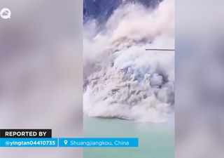 Video: el puente Hongqi en Shuangjiangkou (China) colapsa repentinamente