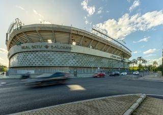 El Real Betis tiene la primera camiseta de fútbol hecha de algas invasoras y plásticos reciclados 