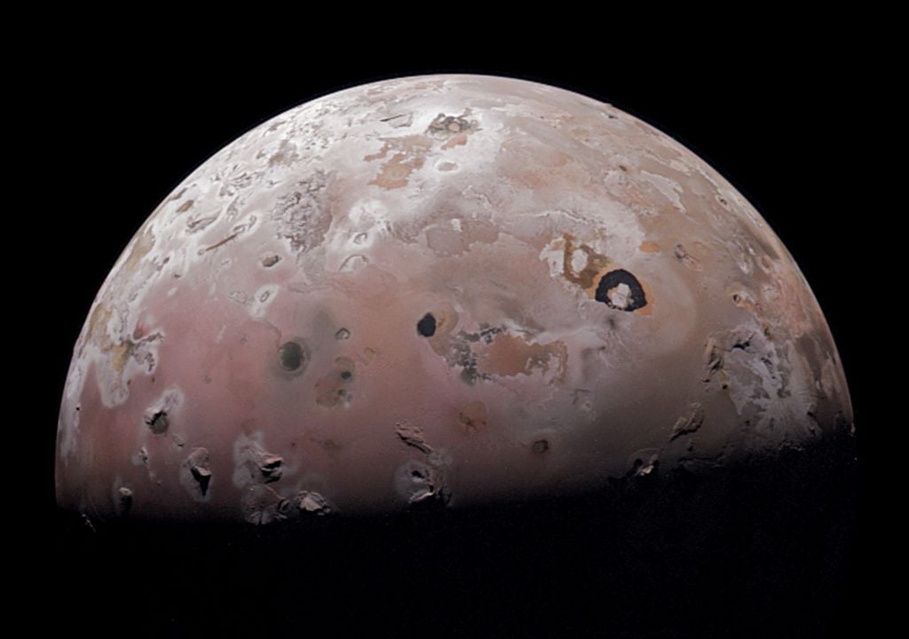 Juno Io Júpiter NASA