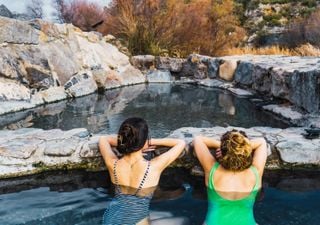El rincón desconocido entre montañas riojanas con piscinas naturales de aguas termales gratuitas