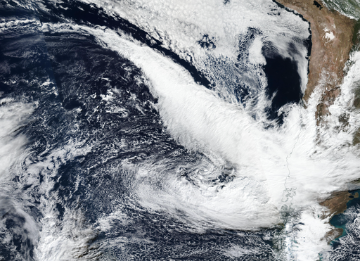 El r&iacute;o atmosf&eacute;rico trae la humedad, pero otra corriente ayuda a convertirla en lluvia
