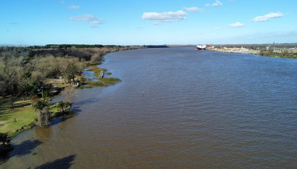 río Paraná Científicos documentaron el estrechamiento y cierre de brazos secundarios durante la bajante del río Paraná.