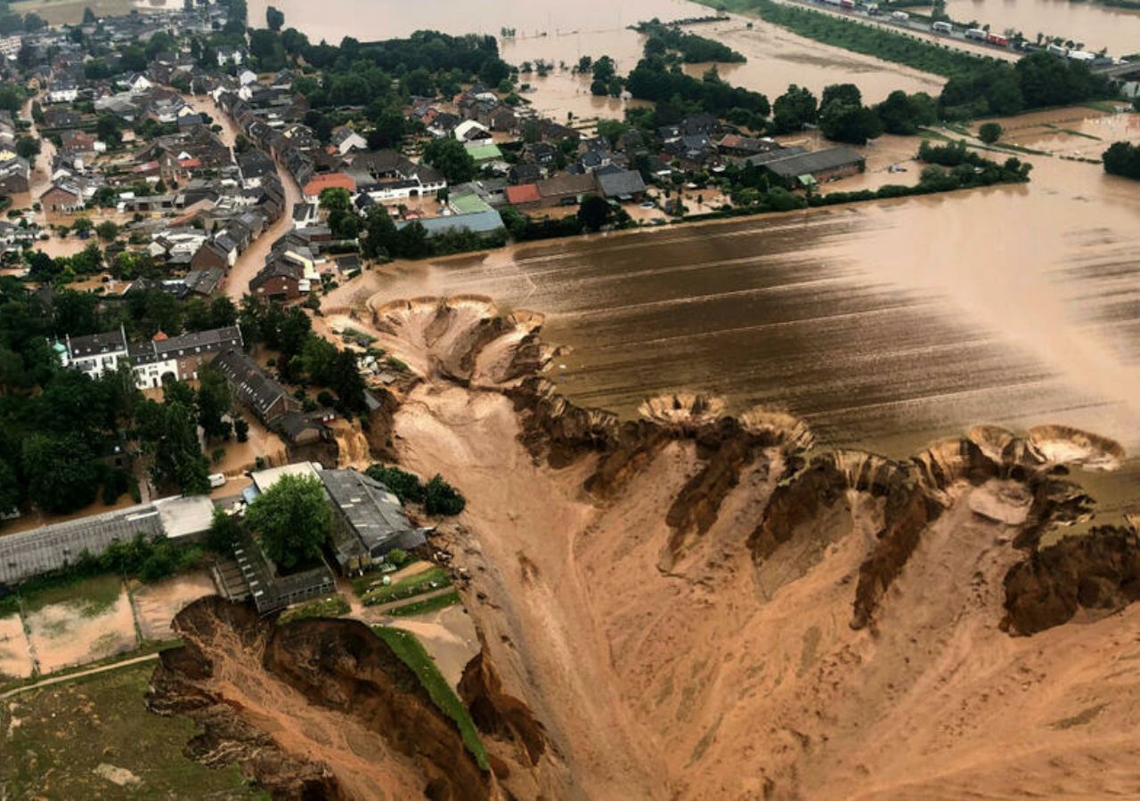 Imagen aérea de la reciente trágica inundación en Alemania, donde se reportaron cientos de pérdidas humanas. Créditos: Rhein-Erft-Kreis / AP