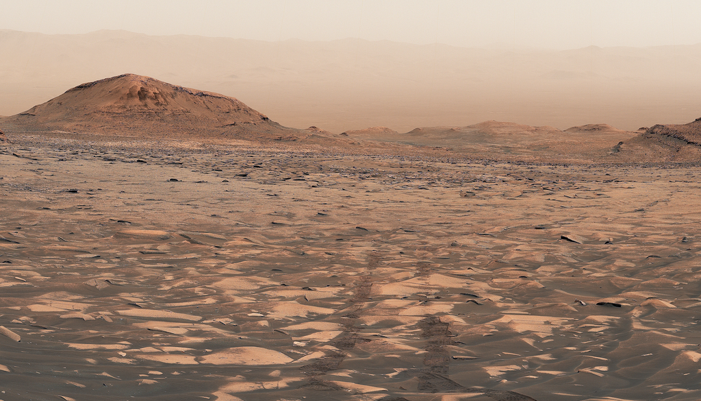 Vista del Monte sharp en Marte, obtenida por el rover Curiosity en su ascenso de un kilómetro. Crédito: NASA.