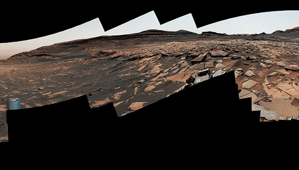 La vista es un panorama único compuesto por 323 imágenes individuales captadas por la cámara del mástil de Curiosity, o Mastcam. Crédito: NASA.