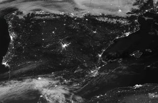 El satélite meteorológico que “ve” de noche