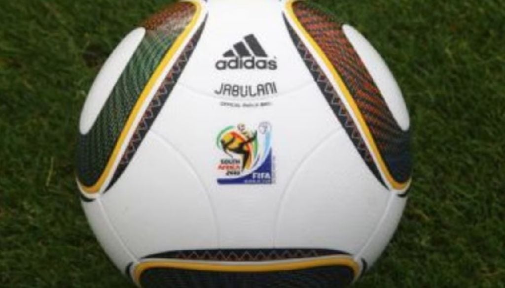Pelota del Mundial de Sudáfrica 2010, llamada Jabulani. La pelota del Mundial de Sudáfrica 2010, llamada Jabulani.