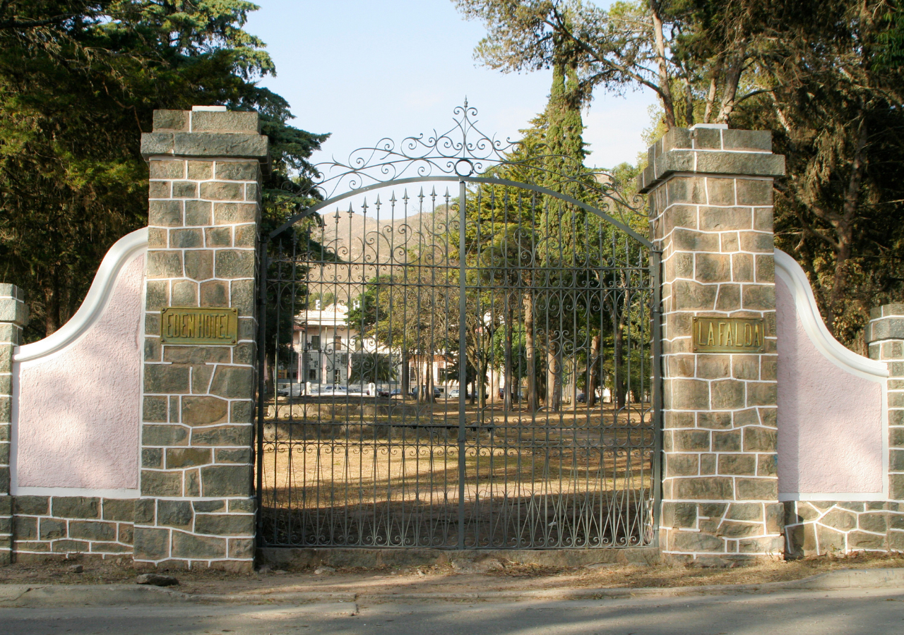 Construido a fines del siglo XIX, el Hotel Edén fue sinónimo de lujo y exclusividad en las sierras de Córdoba.