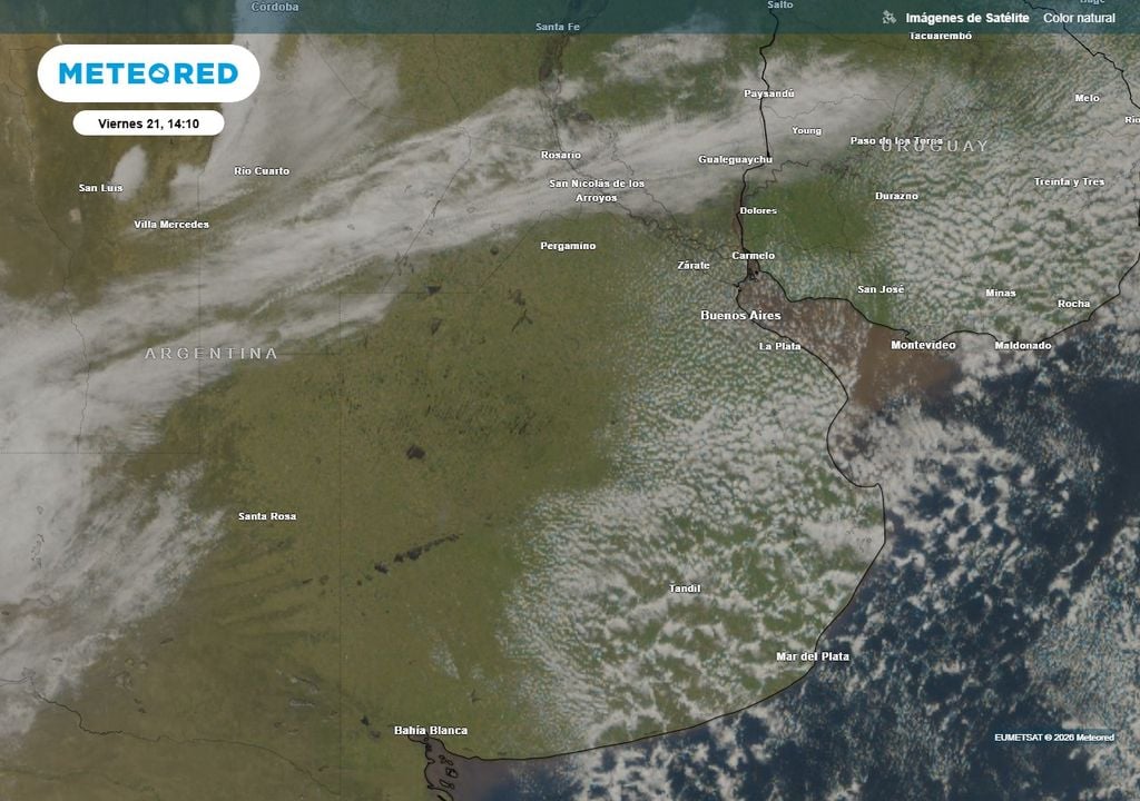 Imágenes de Satélite Viernes 21 de Agosto a las 14:10 h. Algunos cúmulos de buen tiempo cubren parte del cielo en la tarde de este viernes 21 de Agosto en AMBA.