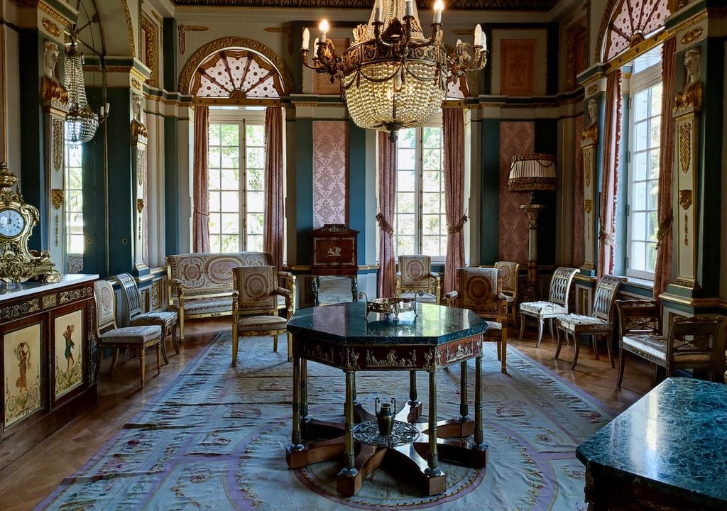 Salones del Palacio Rioja, Museo de Artes Decorativas. El Palacio Rioja alberga un elegante mobiliario traído principalmente de Europa. Crédito: Catalina Contreras.