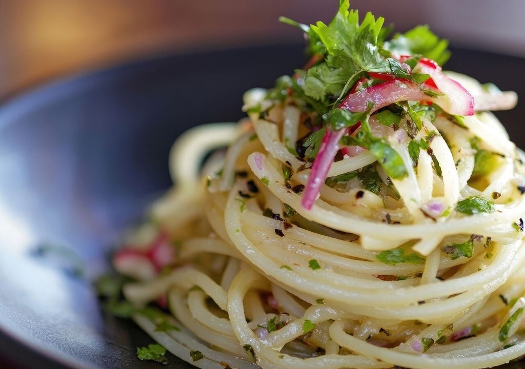 El limón, el ajo y el merkén equilibran el sabor marino y convierten este plato en una fusión sabrosa.