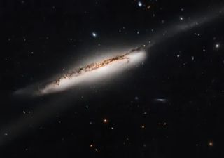 El telecospio Hubble revela un puente de estrellas entre dos galaxias en colisión 