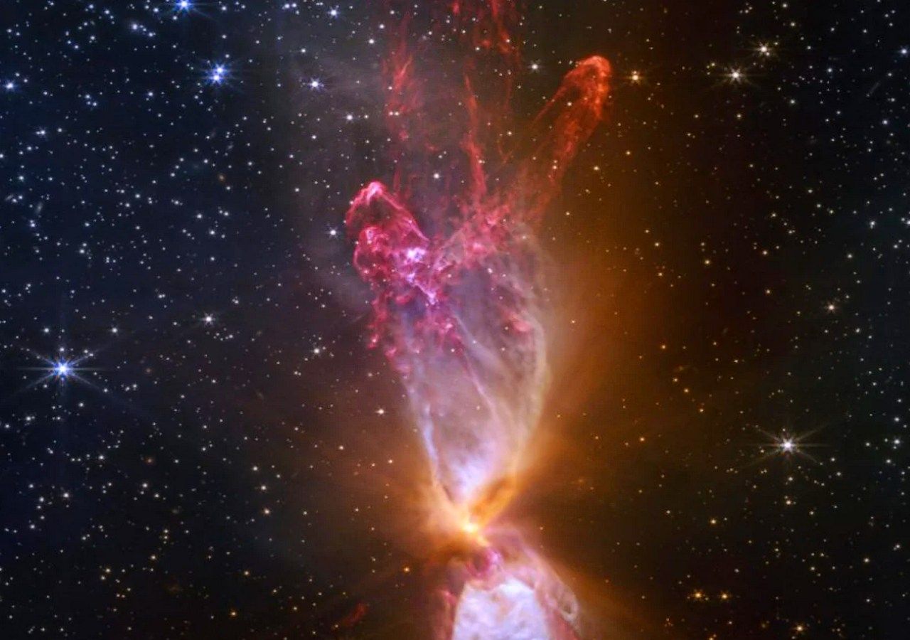 Una nueva imagen del James Webb muestra con asombroso detalle un sistema estelar en pleno nacimiento. Imagen: NASA