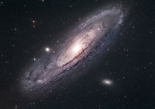 El telescopio James Webb vislumbra las 5 primeras galaxias del universo con la ayuda de Einstein