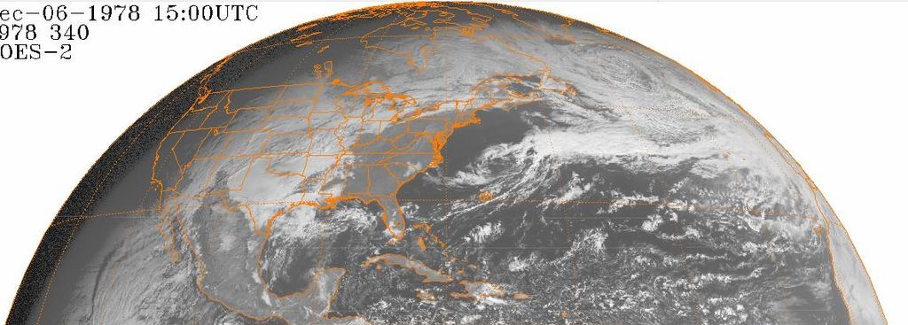 Foto 4: Imagen en el canal visible del satélite GOES-2 o Este del 6 de diciembre de 1978 a las 15 UTC con la potenete borrasca en el centro del Atlántico. NOAA-NWS Foto 4: Imagen en el canal visible del satélite GOES-2 o Este del 6 de diciembre de 1978 a las 15 UTC con la potenete borrasca en el centro del Atlántico. NOAA-NWS