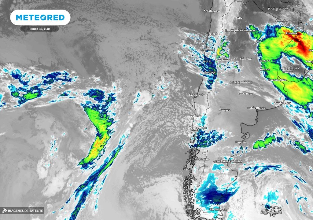 Imagen satelital que muestra la nubosidad presente en la cordillera de Chile central y sobre el sur de Chile Imagen satelital que muestra la nubosidad presente en la cordillera de Chile central y sobre el sur de Chile